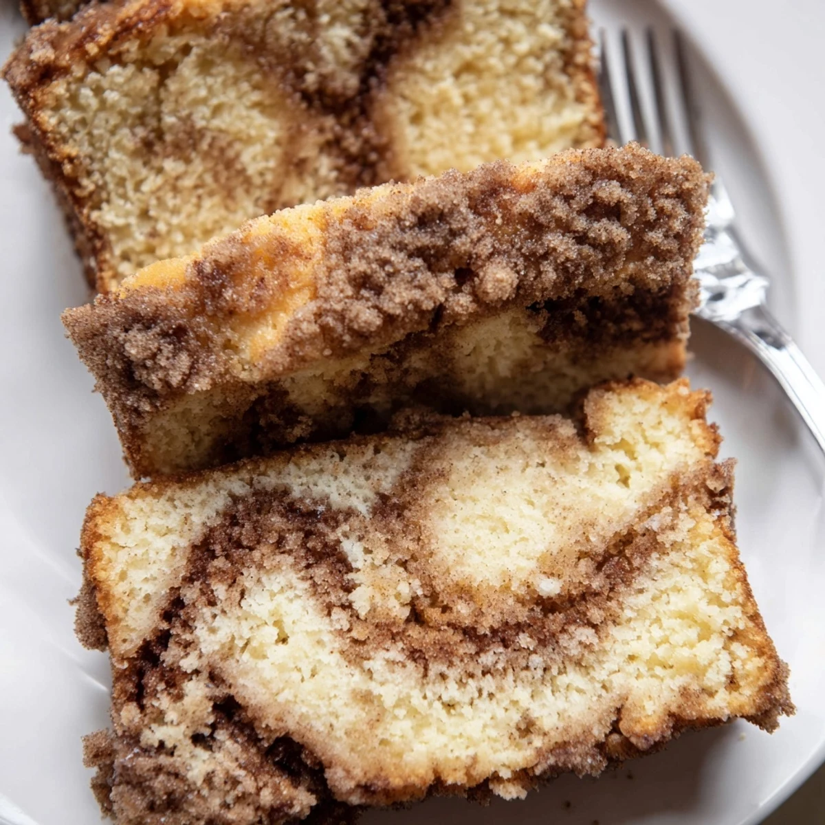 Deliciously fluffy pancake loaf enriched with bourbon and cinnamon, ideal for cozy mornings.